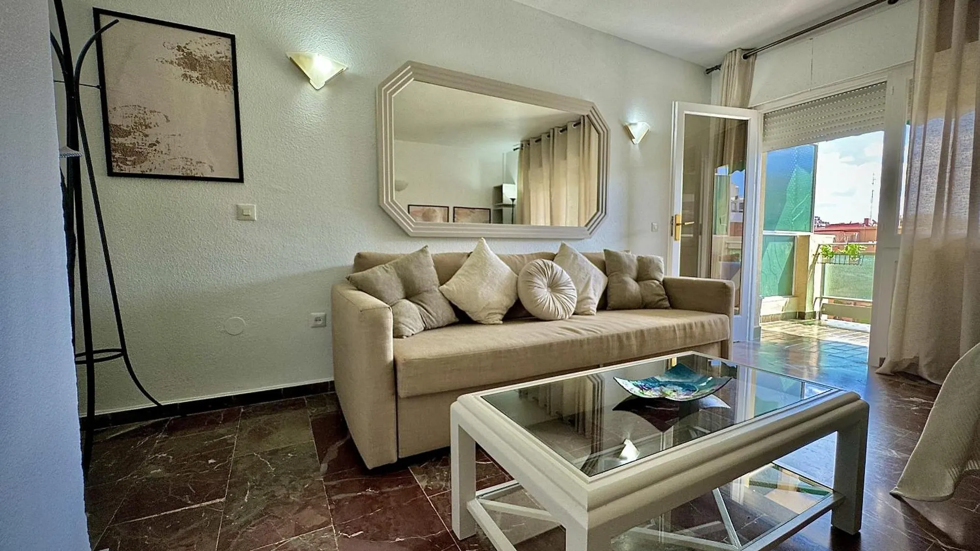 Marbella Central 4 By Homing contacts